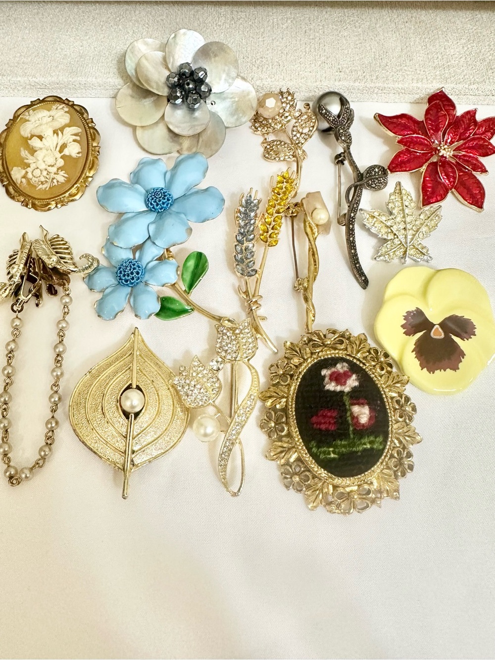 Vintage Floral Brooch Lot (14 pcs)